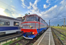 Zeci de călători au rămas blocați în trenul IRN 1942 – care a plecat joi după amiază din Baia-Mare spre Mangalua – după ce locomotiva s-ar fi defectat în orașul Jibou din județul Sălaj.